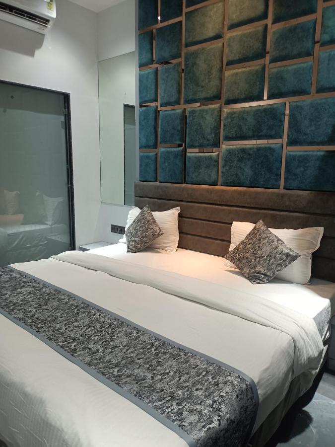 Hotel The Lowell สุรัต ภายนอก รูปภาพ